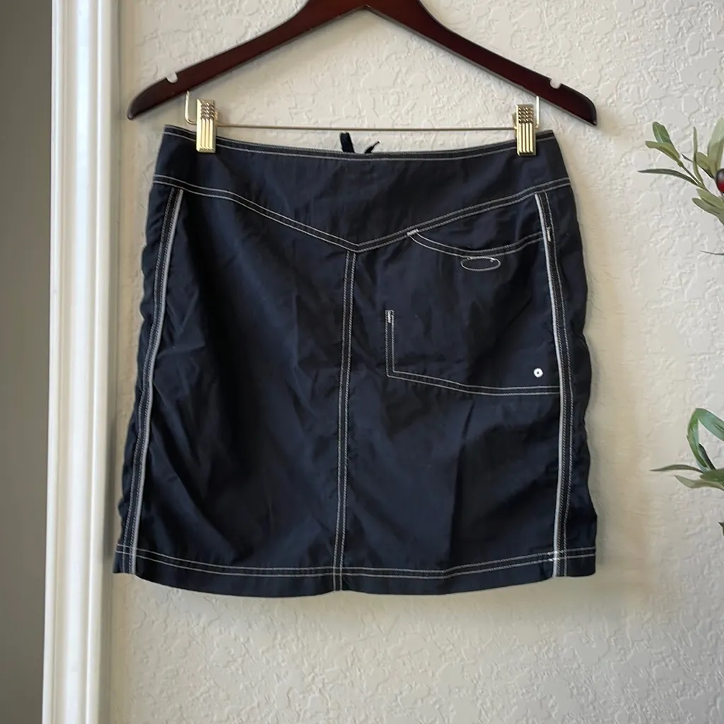 The North Face Women’s Overboard Classic Black Athletic Cargo Nylon Skirt Size 6 - Image 2