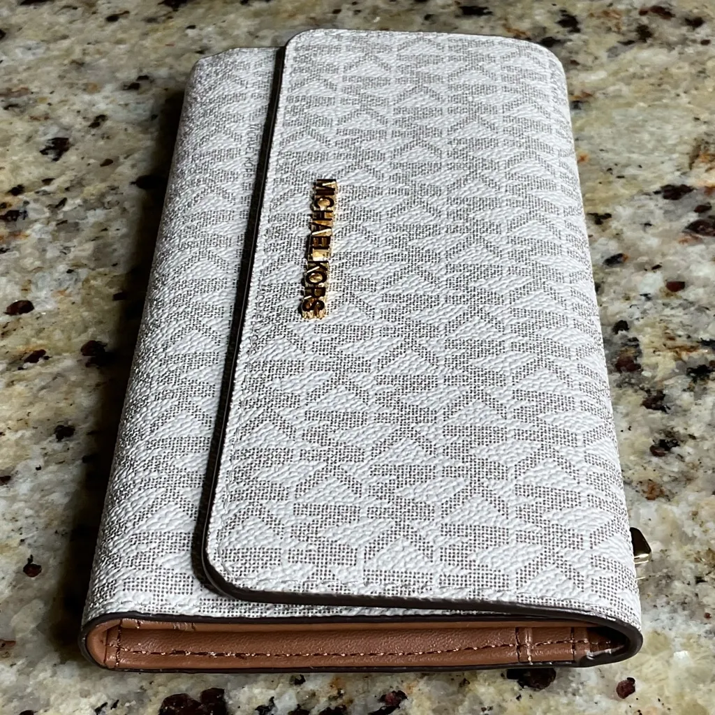 Michael Kors Vanilla Jet Set Large Logo Trifold Wallet - NWOT - Image 3