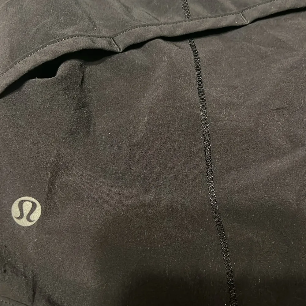 LULULEMON black and green multi speed shorts size 4 - Image 5