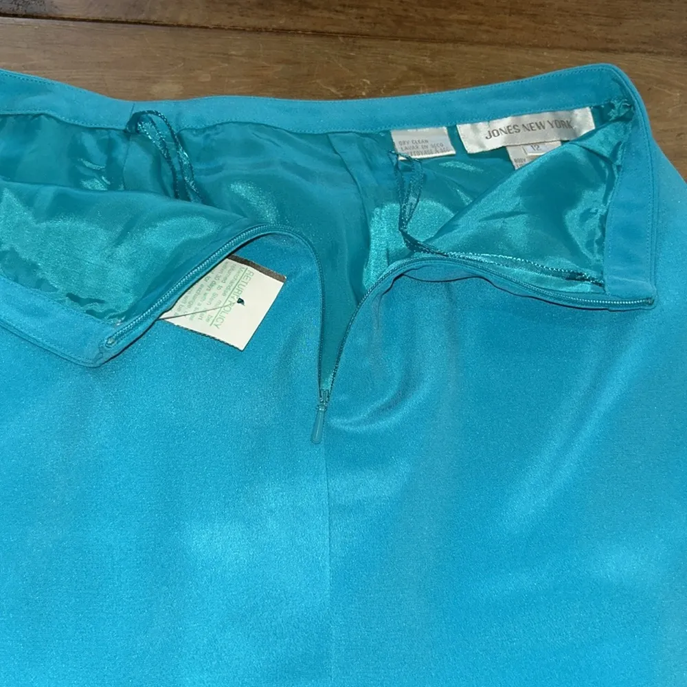 Woman’s Jones New York Teal 100% Silk Skirt Size 12 - Image 6