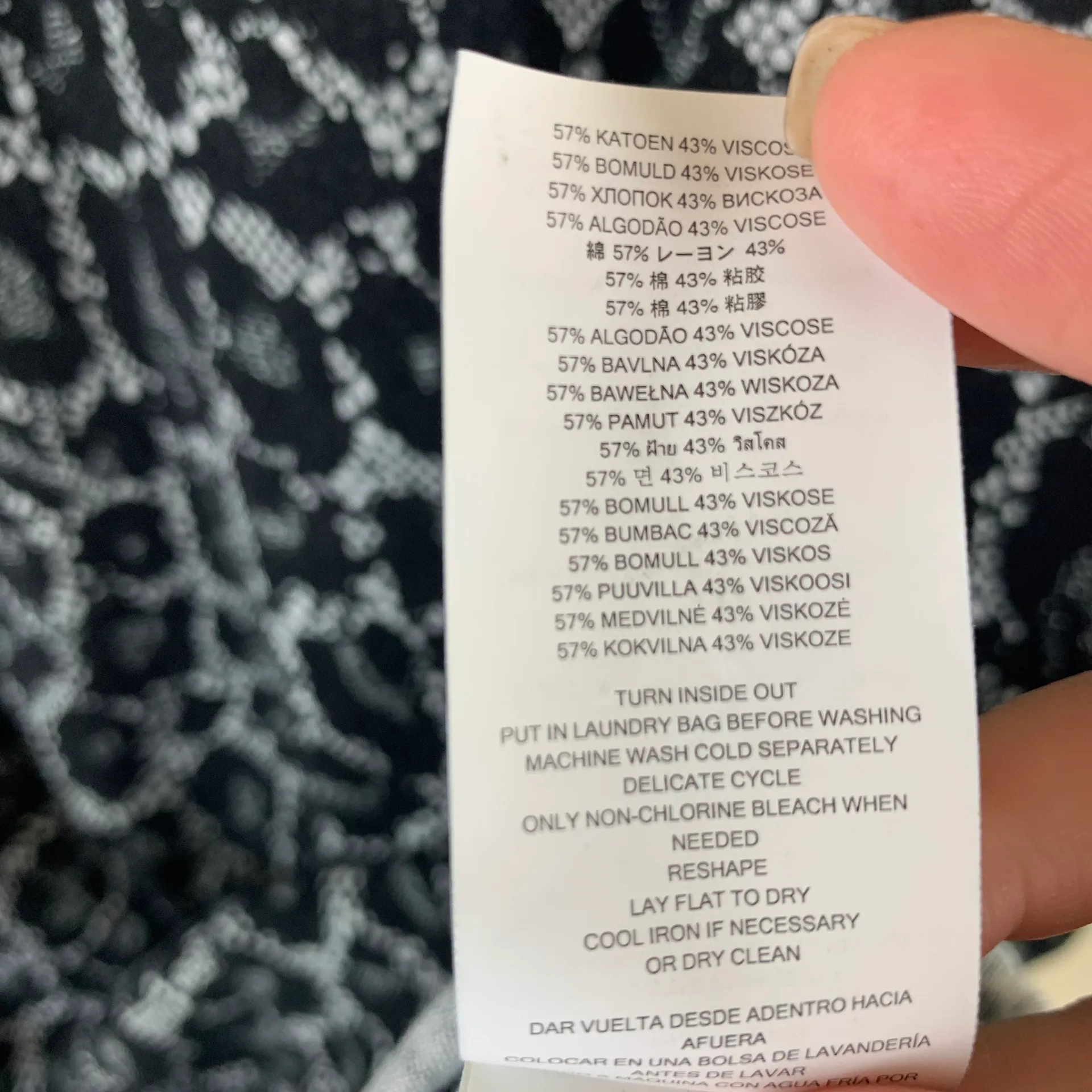 Small V-Neck Leopard Print Sweater - Image 7