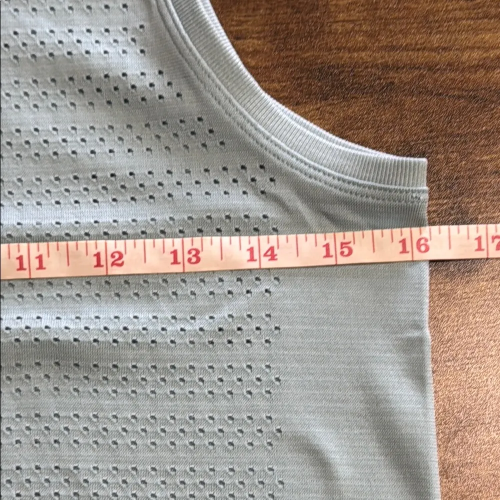Lululemon Breeze By Tank EUC PTP 16/16.5 - Image 4
