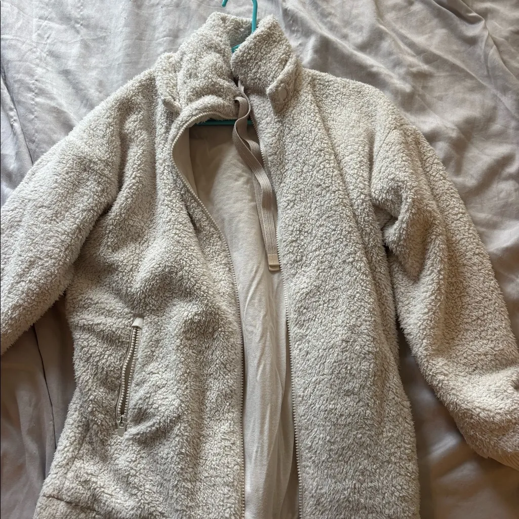Athleta oversized cream fleece - Image 3