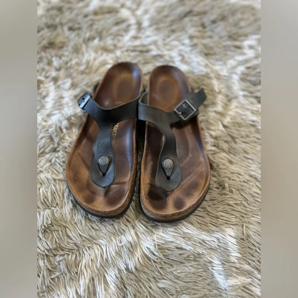 Birkenstock Gizeh Olive Green sandals size 37/6.5 - Image 5