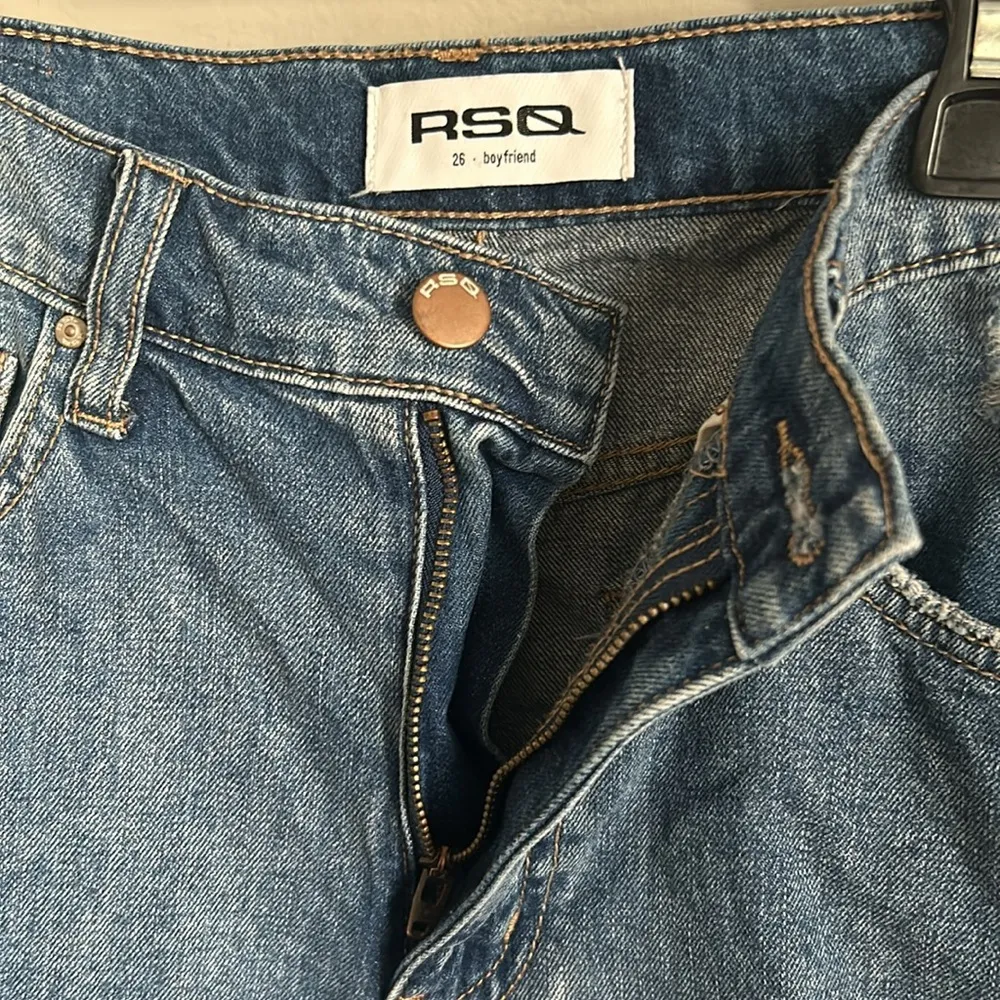 RSQ Distressed Raw Hem Boyfriend Denim Jean Bermuda Cut Off Shorts - Image 3