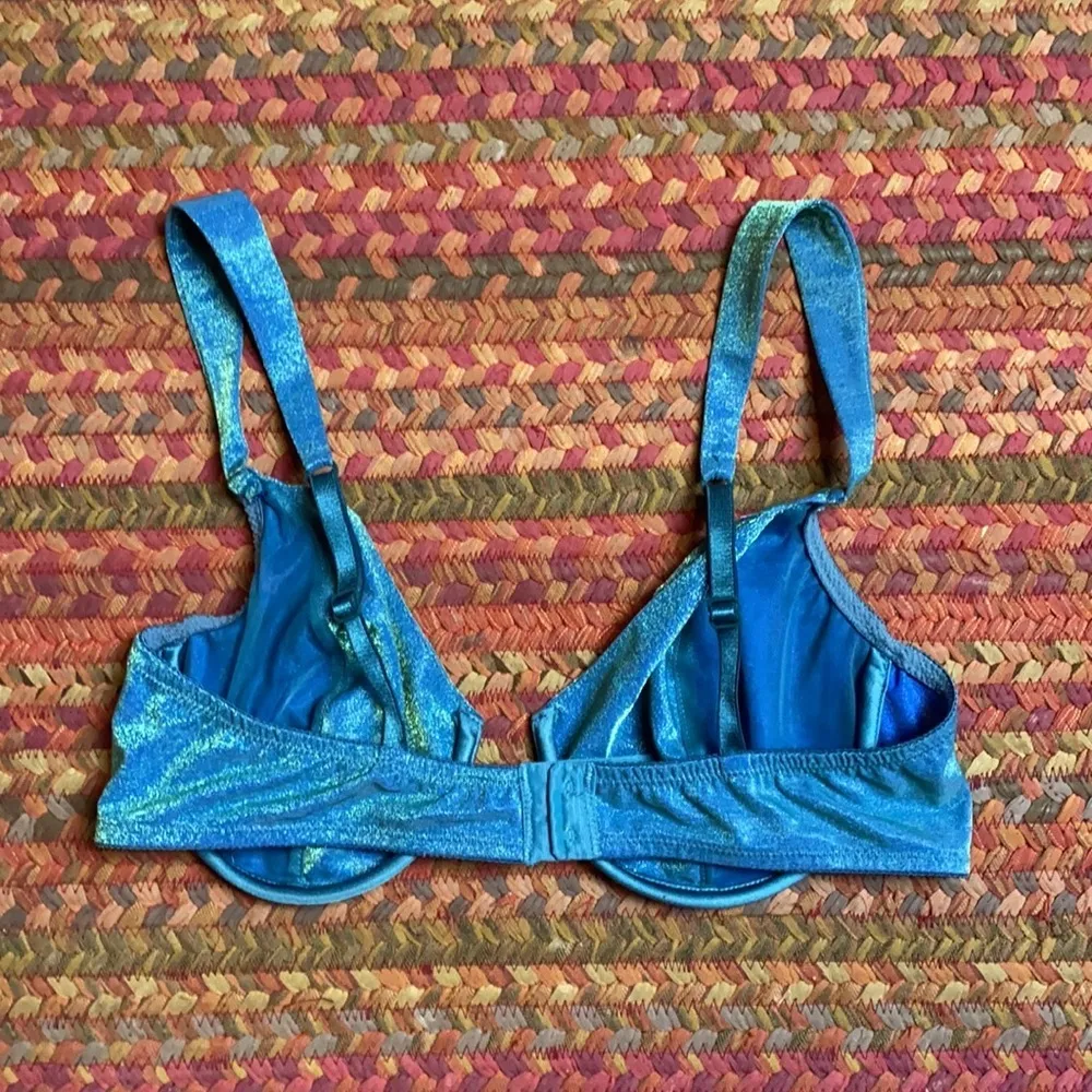 80s VINTAGE VICTORIAS SECRET BLUE SHINY IRIDESCENT UNDERWIRE BRA Green Size undefined - Image 3