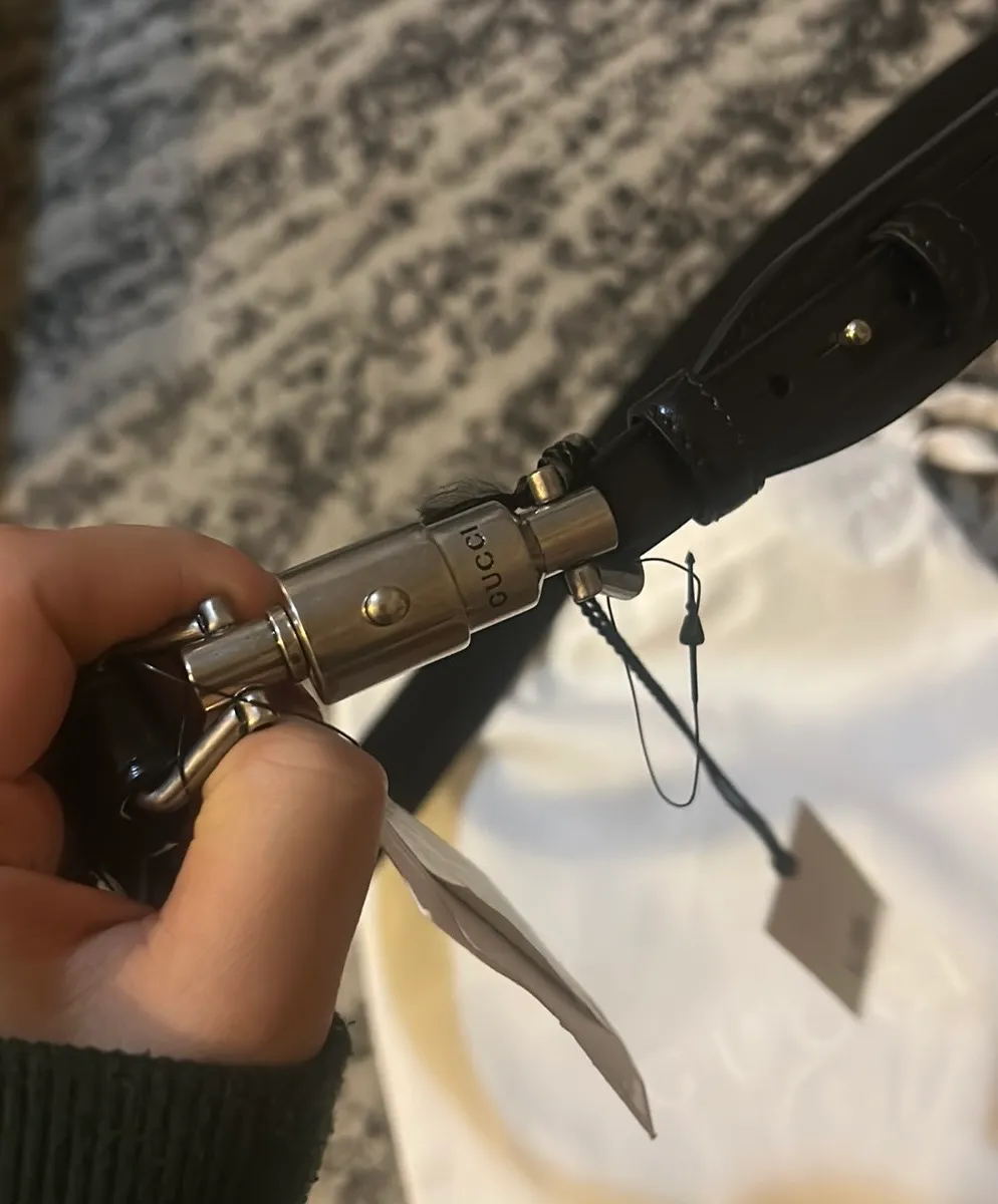 Gucci Decorative Push-in Logo Leather Belt size 105 - Image 4