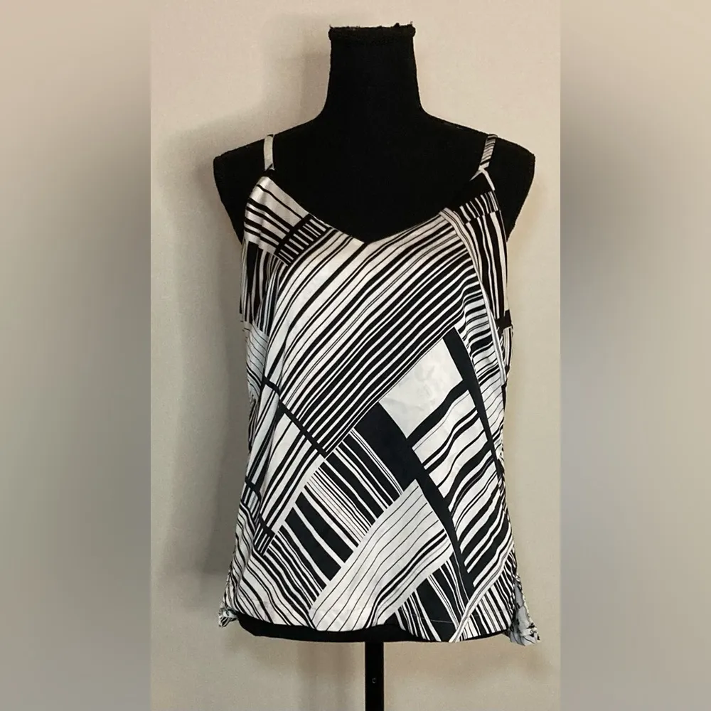 White house black market- Black‎ and white two sided tank floral and striped XS - Image 4