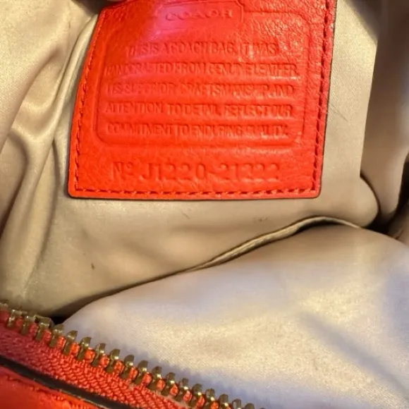 Coach‎ Pebbled Leather Purse - Image 5