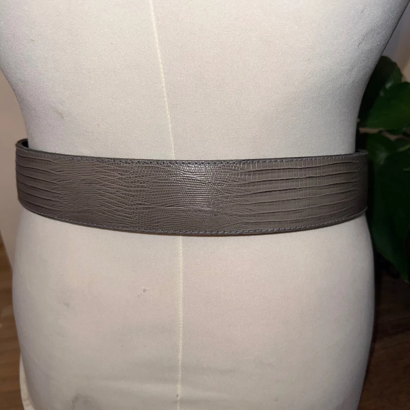 JOS A BANK Clothiers Leather Lizard Embossed Belt 9167 Womens Large Gray Buckle - Image 7