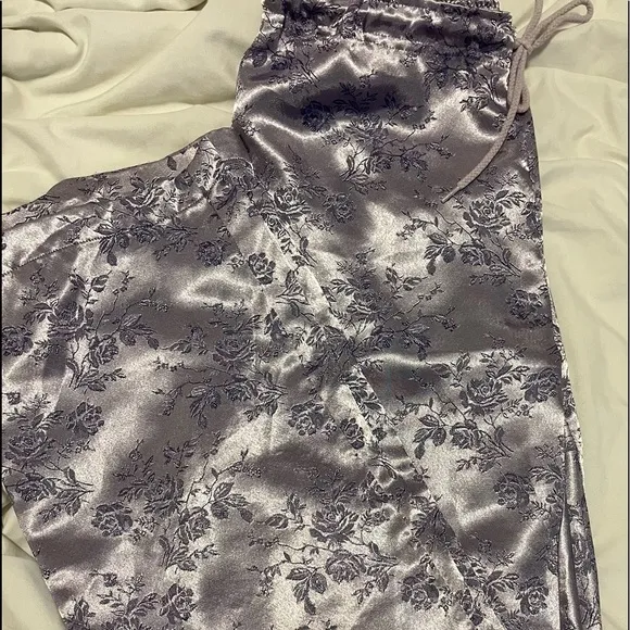 Victoria’s Secret lilac embroidered pajama pants size small - Image 2