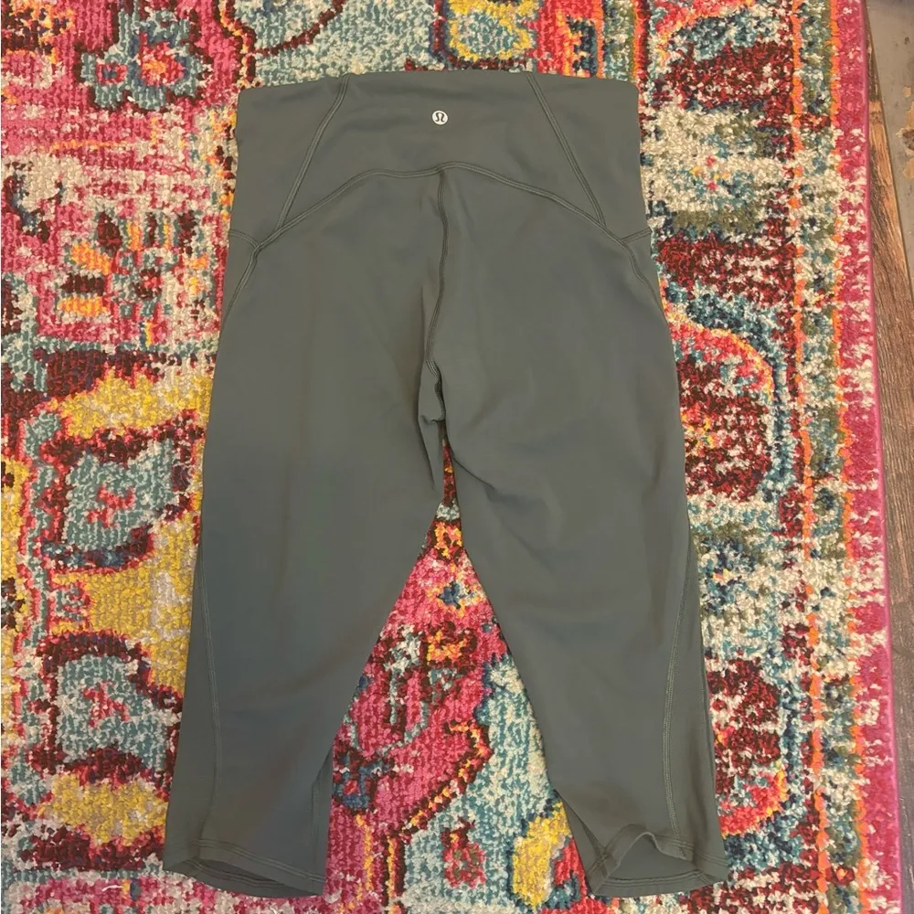 Lululemon Train Times Leggings Crop 17 in Grey Sage  Size 8 - Image 7