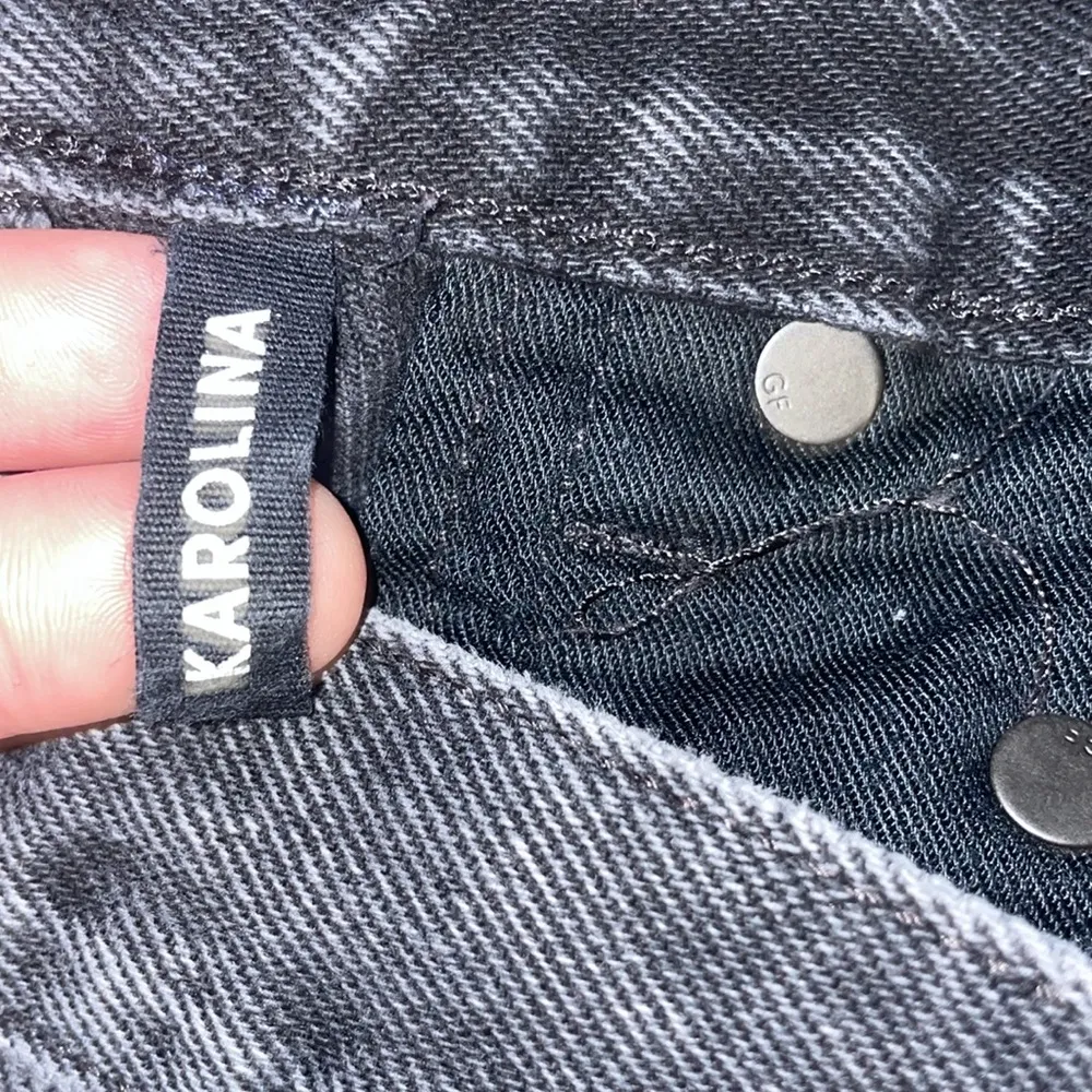 GRLFRND Women’s Sz 27 Karolina Cut Off Jean Shorts Black Wash - Image 5