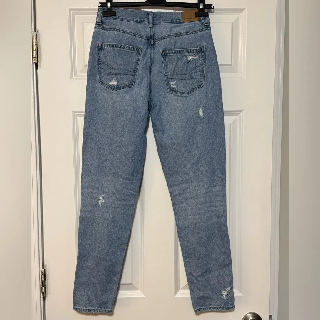 American Eagle Strigid Light Wash Destructed Low 10” Rise Mom Jeans 0 Regular - Image 4