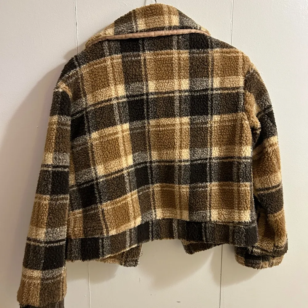 Doris Cropped Teddy Jacket Brown/Tan Plaid - Image 4
