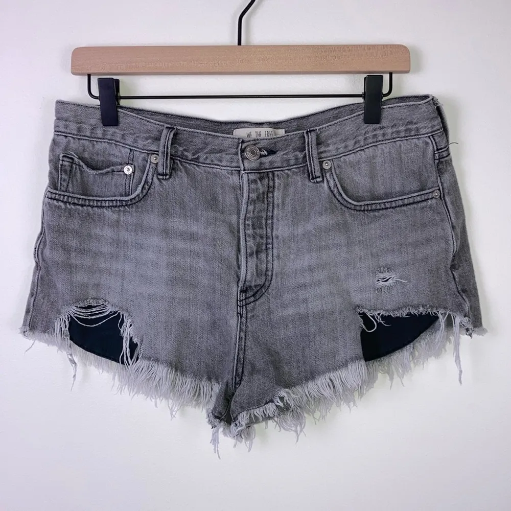 We The Free Loving Good Vibrations Distressed Jean Shorts Women’s Size 29 Grey - Image 3