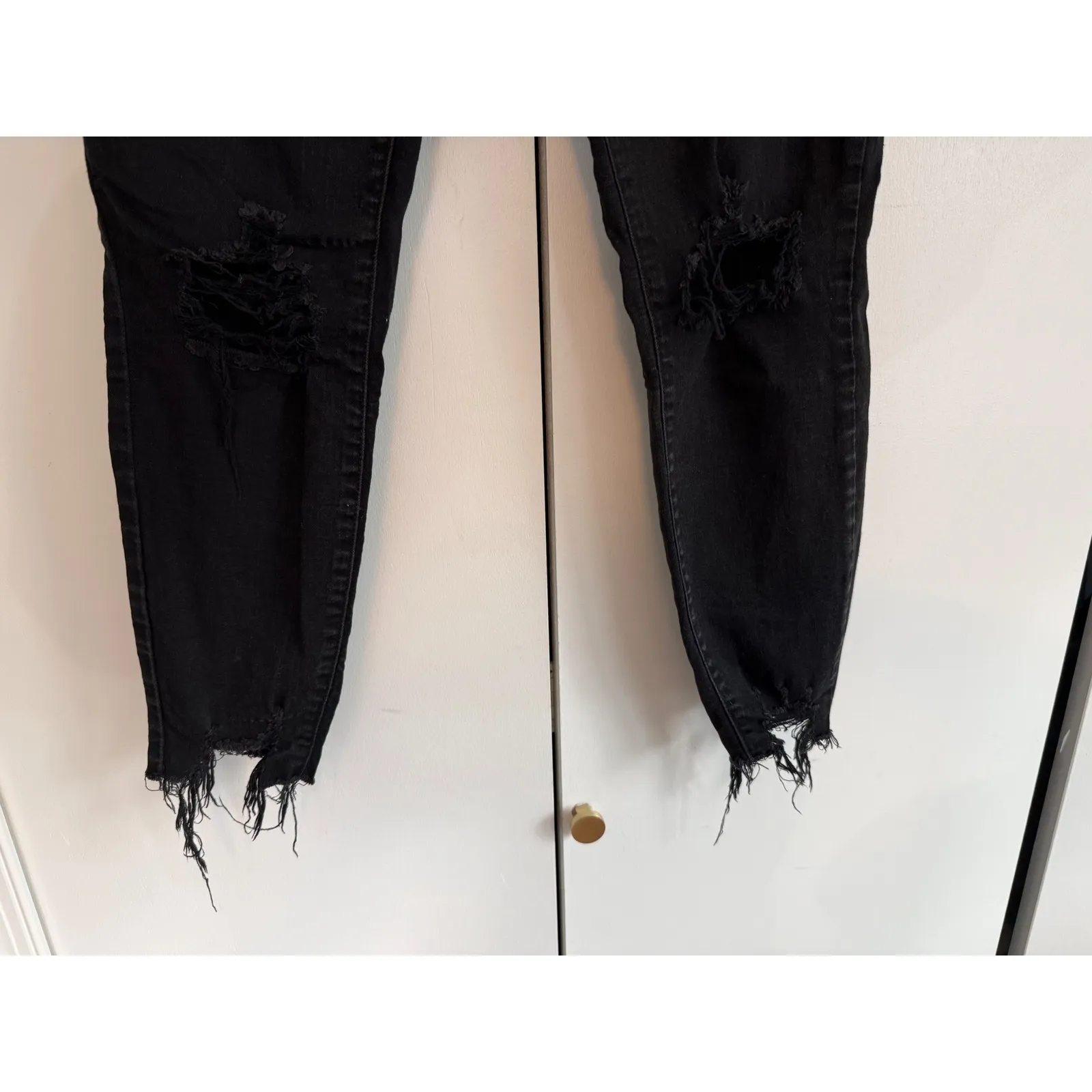 Eunina Black Mid-Rise‎ Skinny Crop Distressed Jeans | Size 11 | Streetwear - Image 4