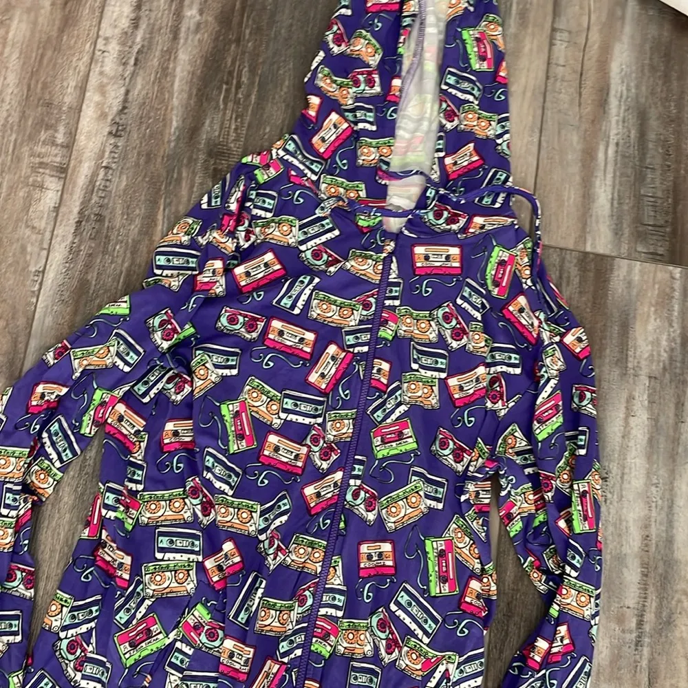 MeUndies Unisex S/M Purple Cassette Tape Print One Piece Jumpsuit Pajama Hooded - Image 2