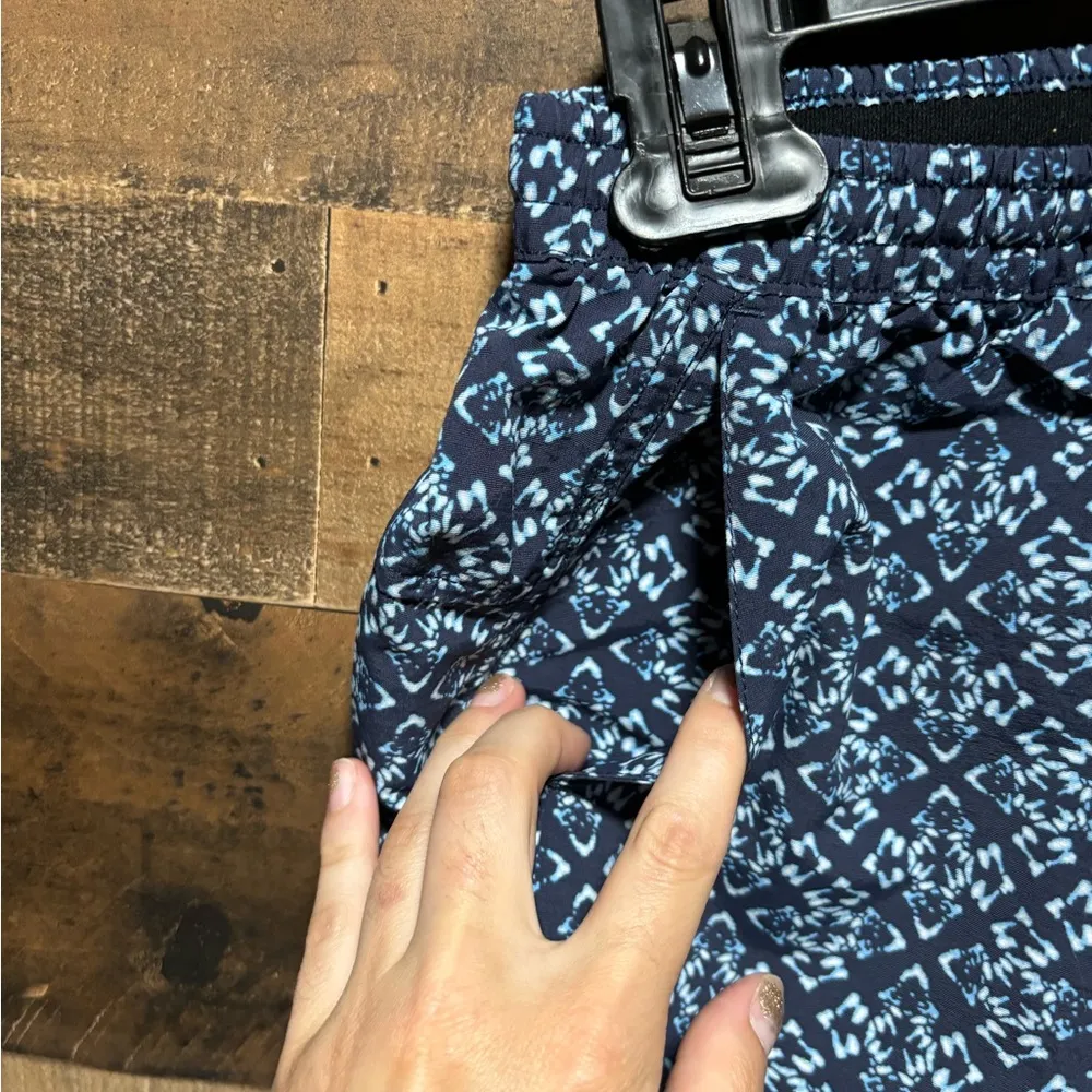 Patagonia Women's Blue Patterned Shorts - Image 2