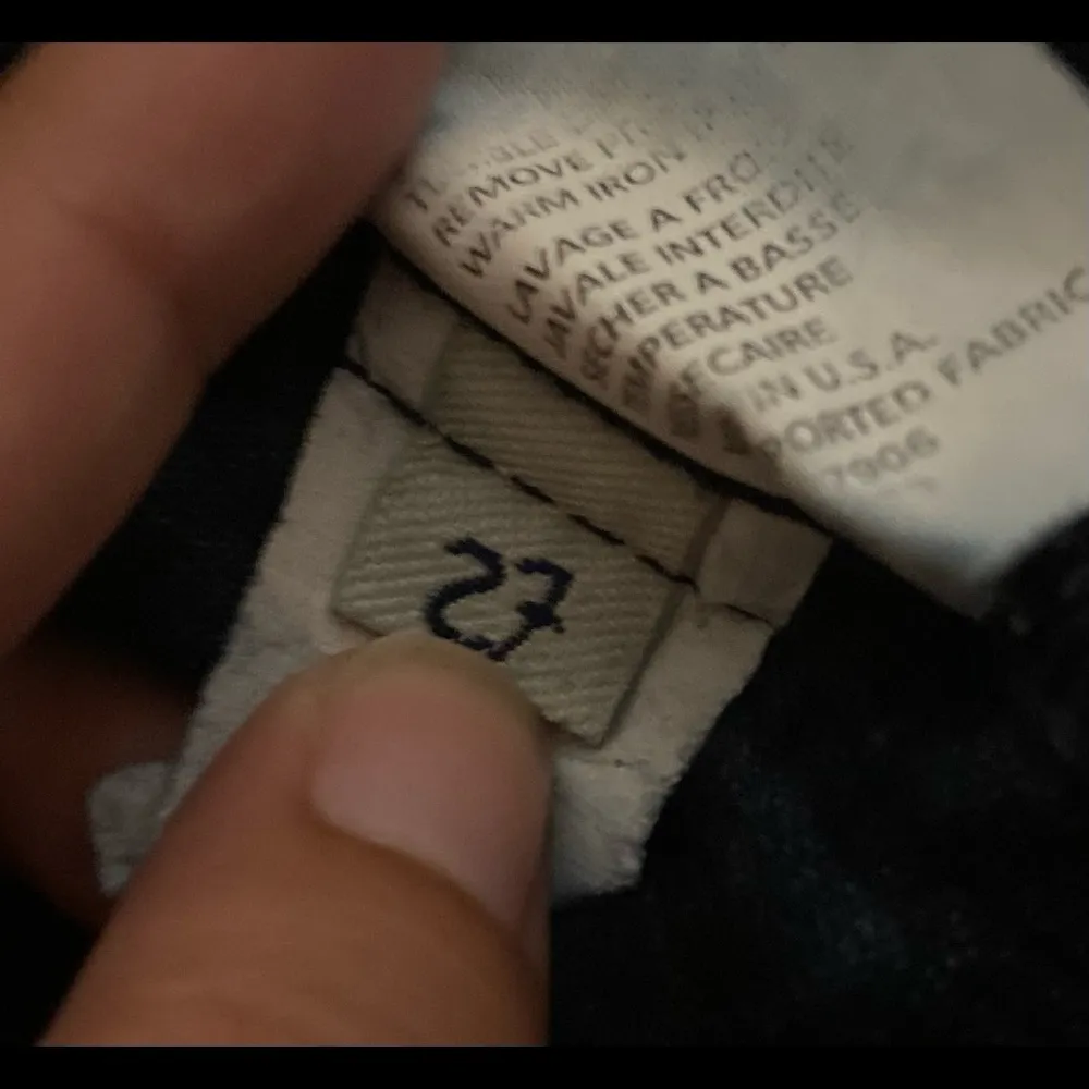 Hudson skinny fit low rise straight leg size 27 flap back pocket jeans. - Image 6