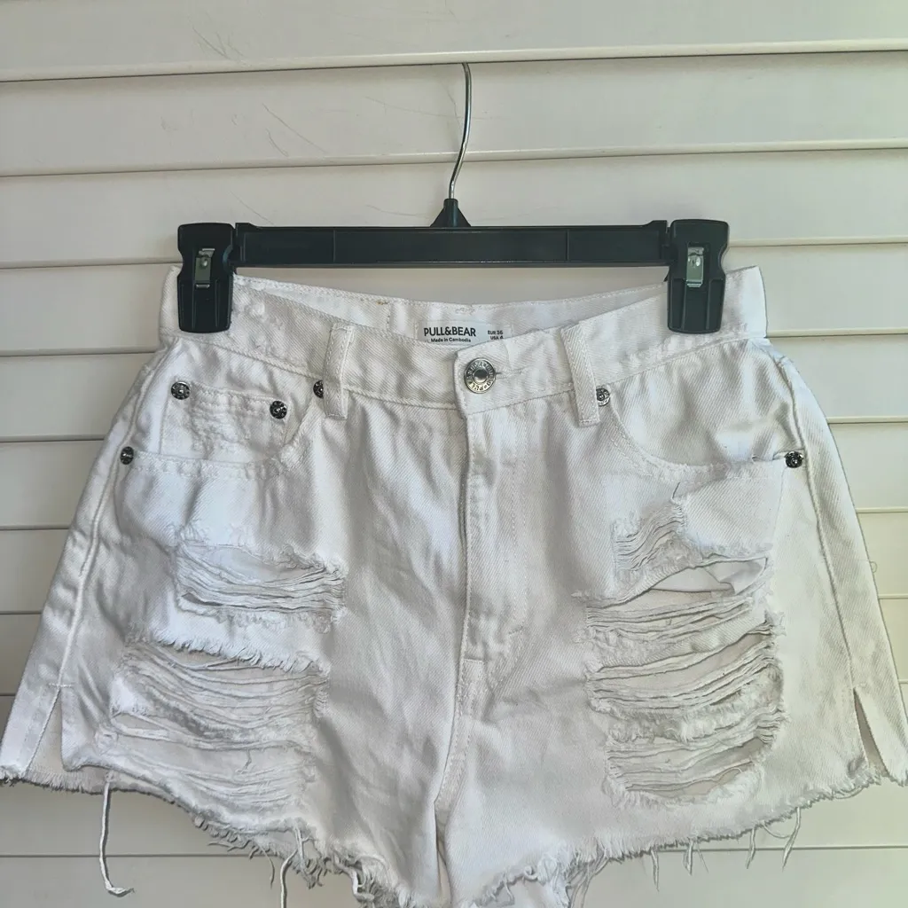 White Distressed Denim Shorts Size 4 - Image 3
