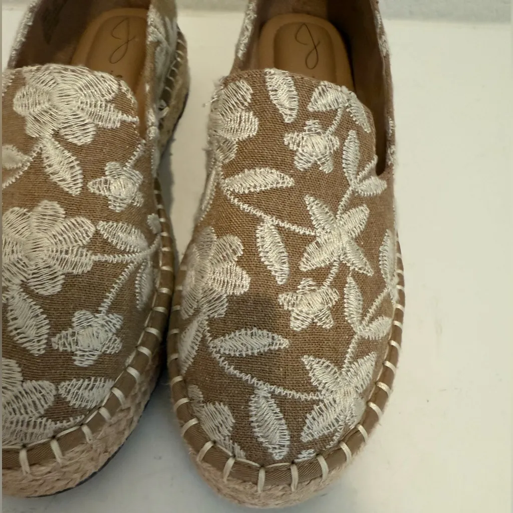 JOIE Cara-BF Beige and White Floral Embroidered Espadrille Slip-Ons Size 6.5 - Image 7