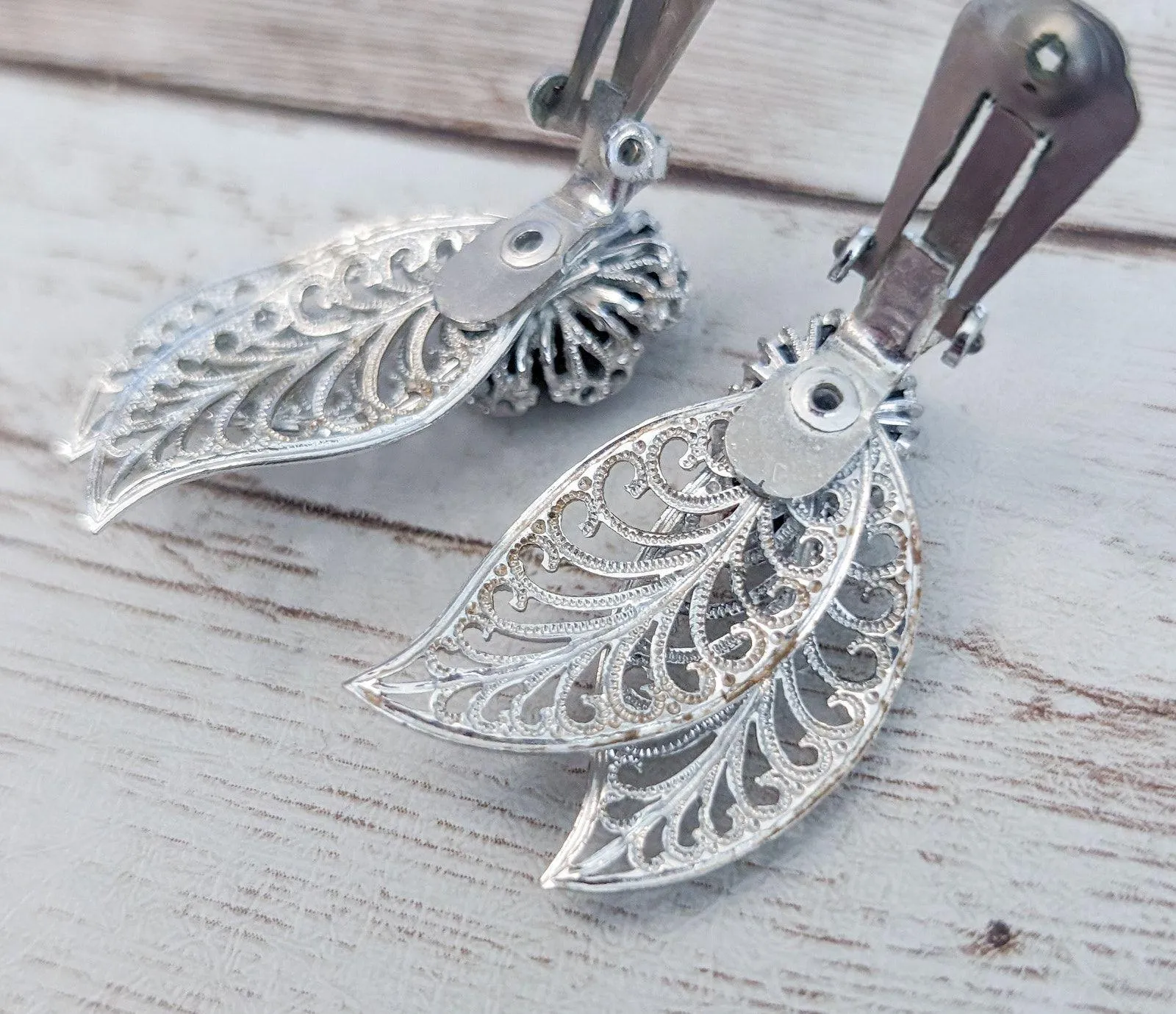 Vintage Clip On Earrings - Image 7