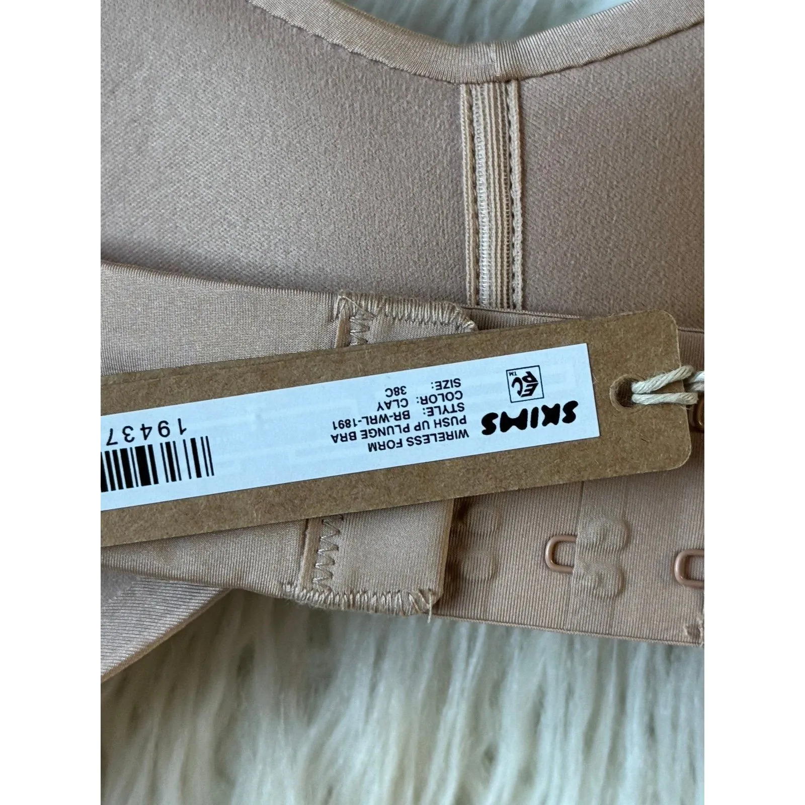 Skims Wireless Form Pushup Plunge Bra Clay Size 38C - Image 6