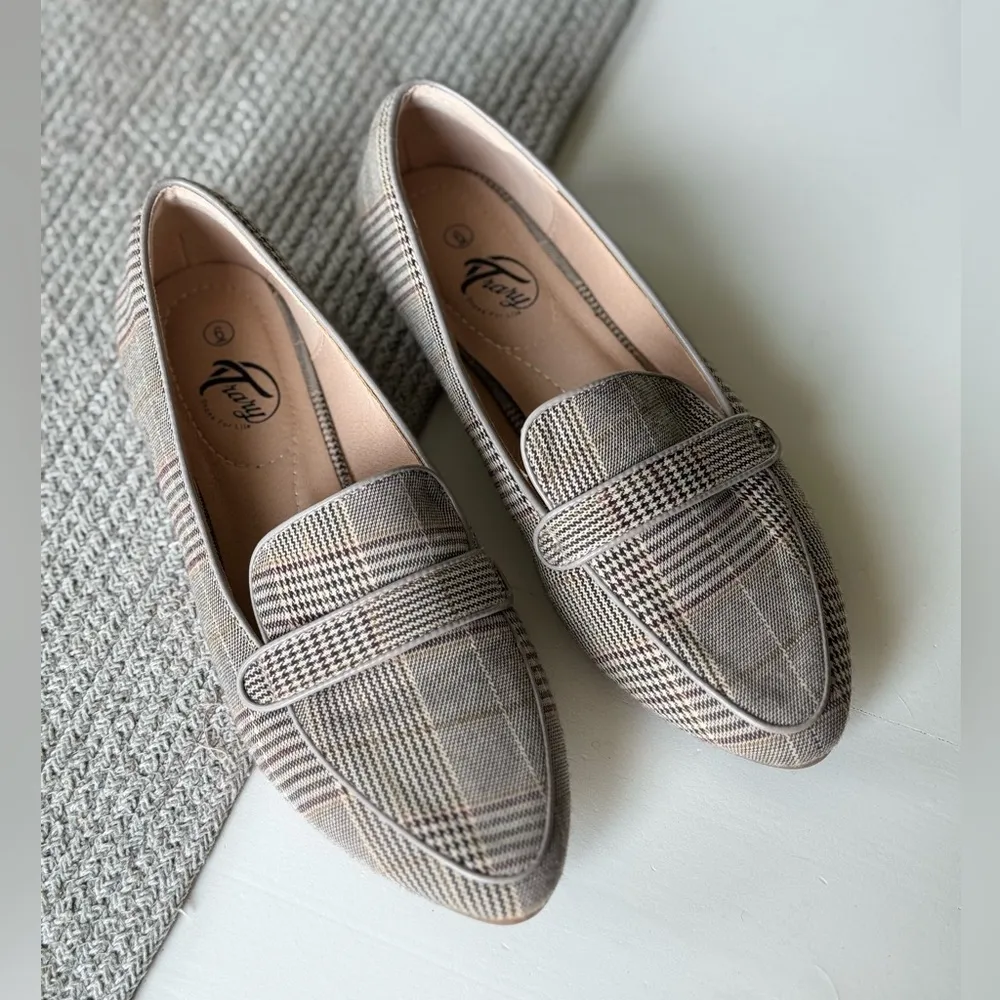 Trary Gray White Burgundy Plaid Flat Loafers Size 6 - Image 2
