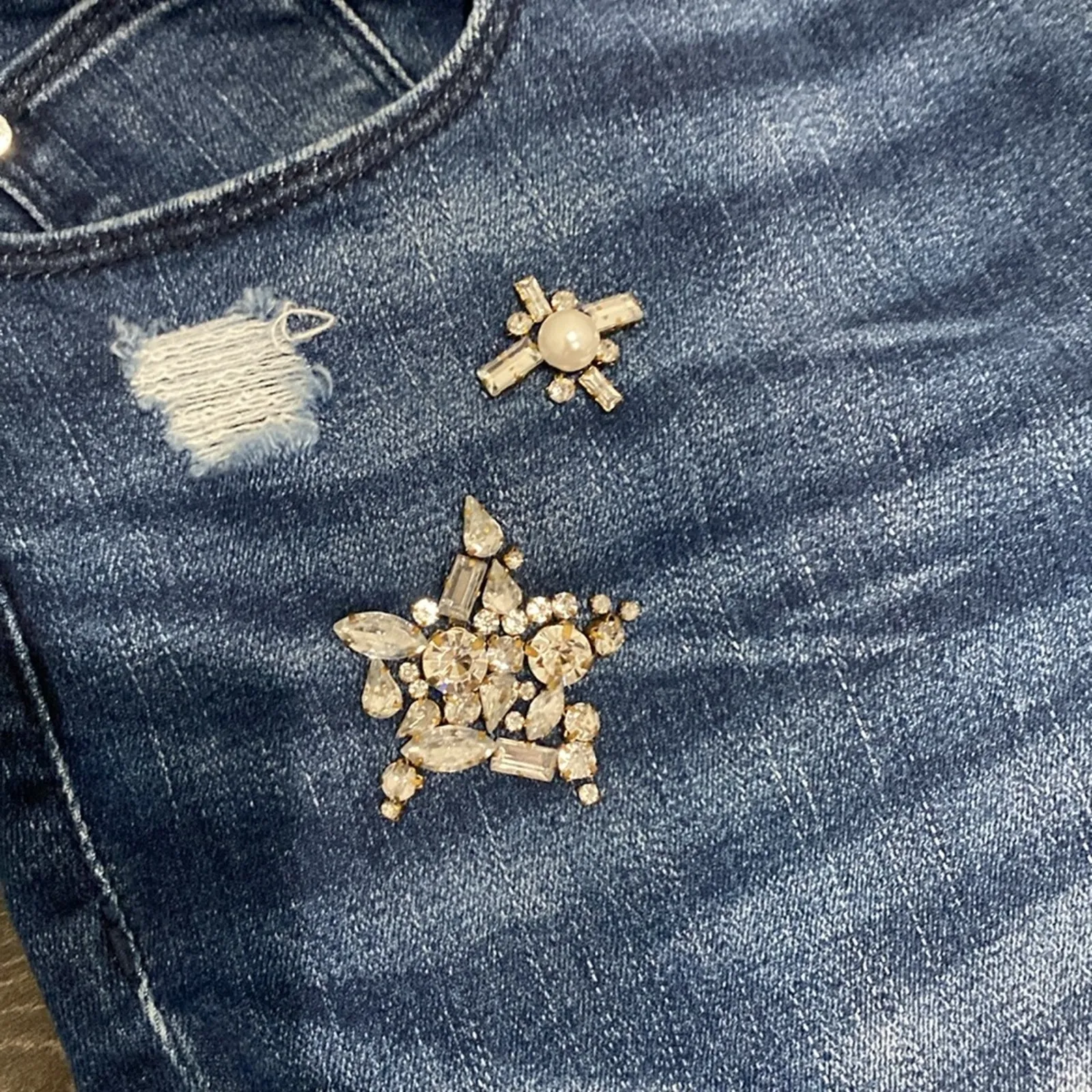 CHICOS Skinny Jean Womens Sz 6 Rhinestone Pearl Star Design Distressed Stretch - Image 4