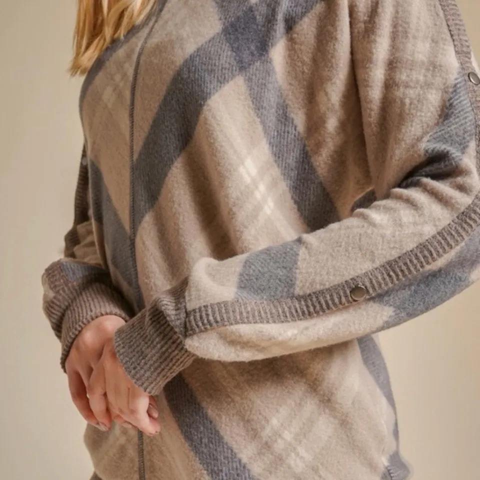 Boat Neck Snap Button Down Check
Print Brushed Top - Image 5