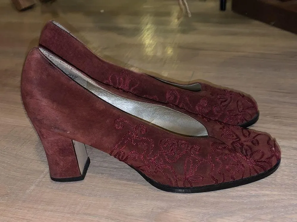 Carriage Court vintage Emily red leather embroidery block heels Size 6.5 - Image 4