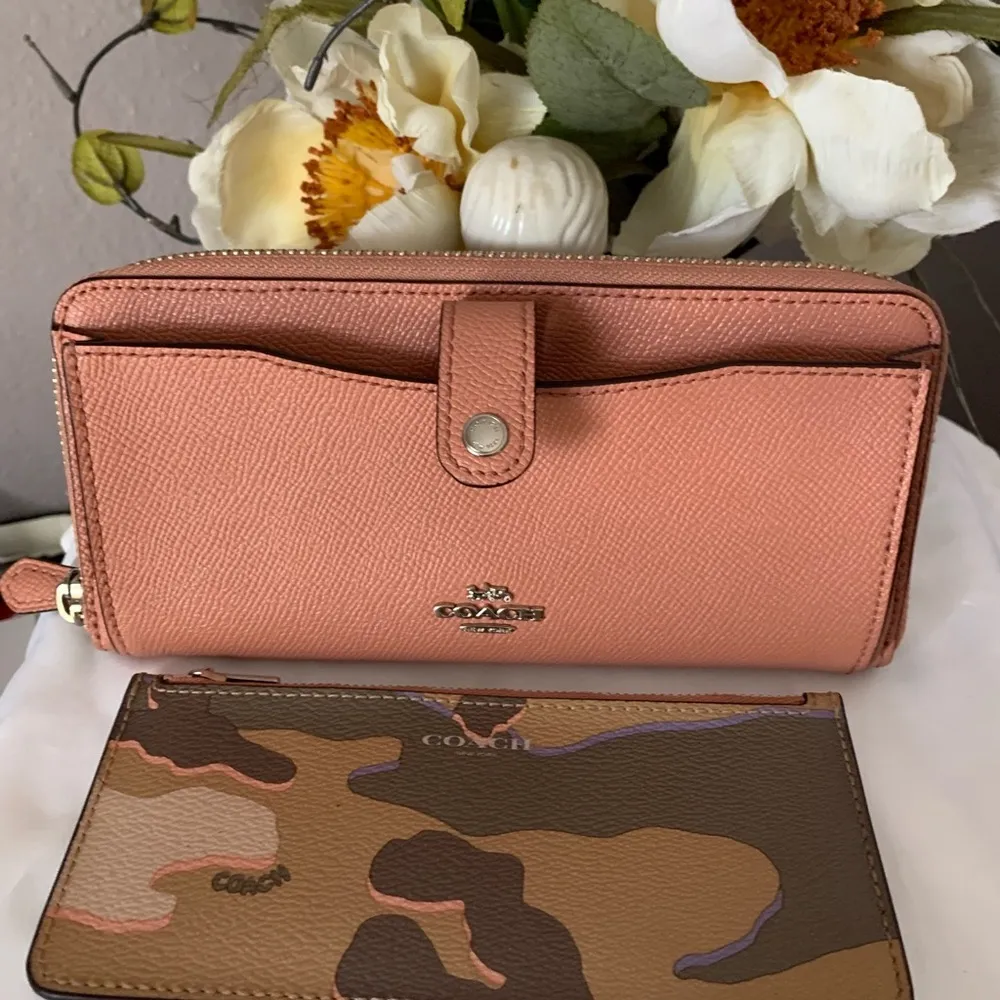 Coach Pink Wallet - Image 6