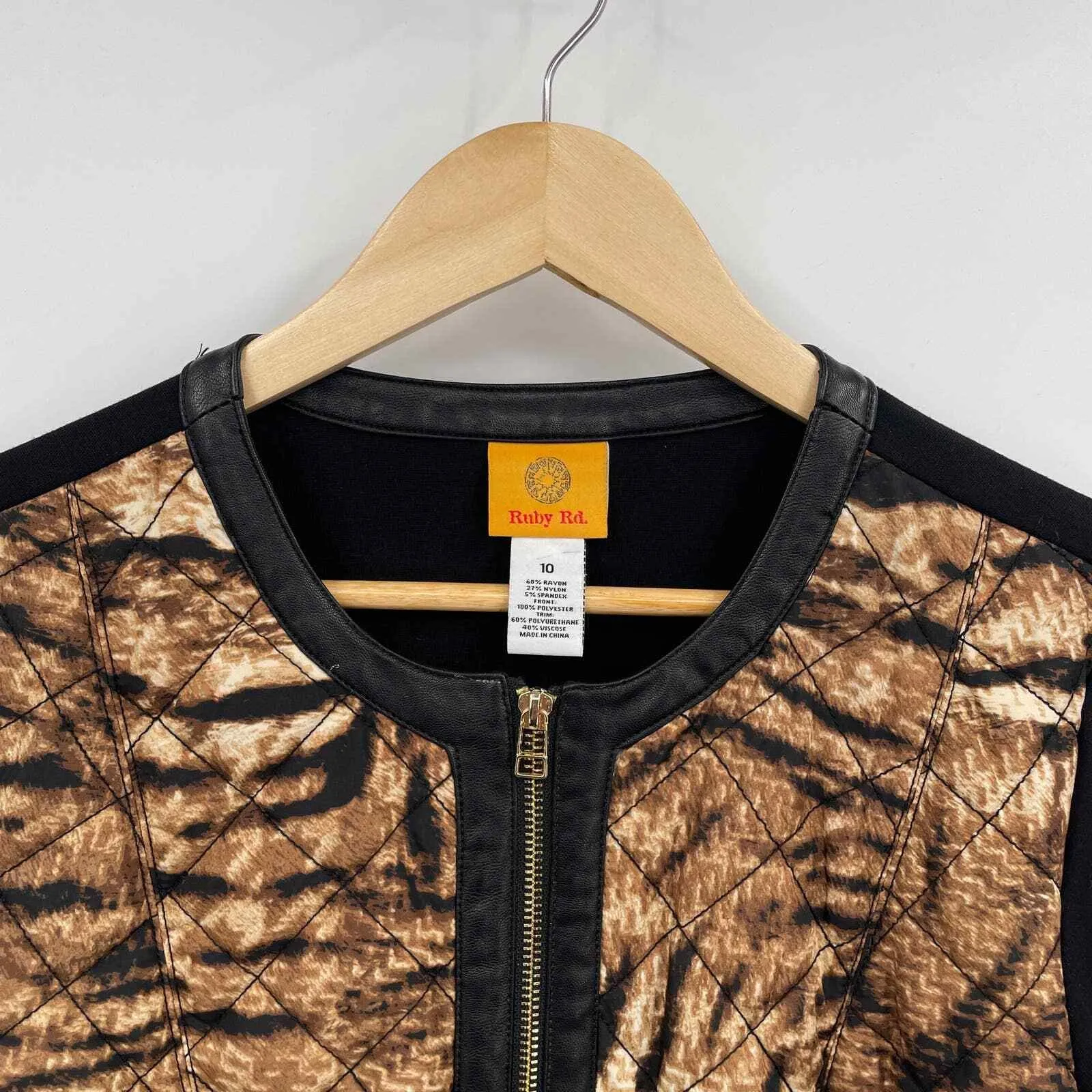 Ruby Rd.‎ Quilted Jacket Womens 10 Black Brown Animal Print Full Zip Rayon Blend - Image 4