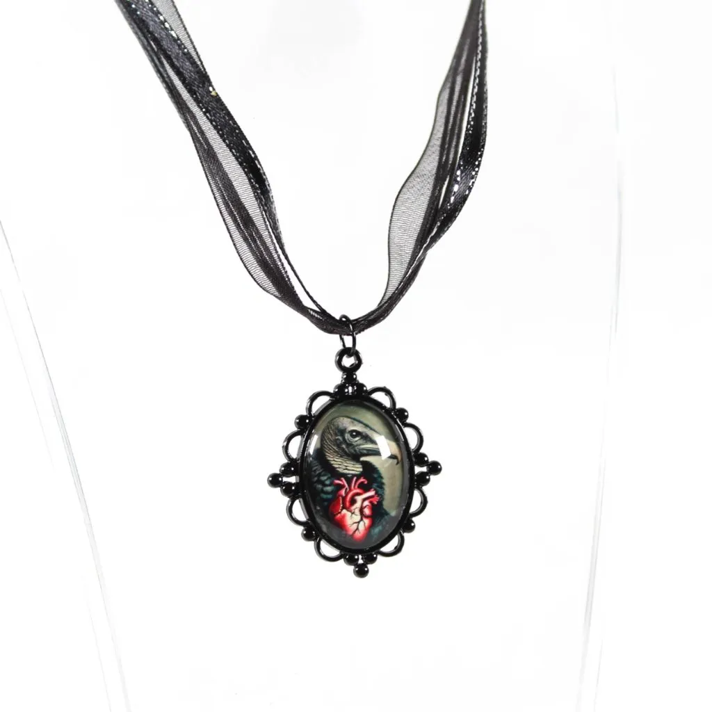 Feast of the Fallen – Gothic Vulture & Anatomical Heart Necklace - Image 3
