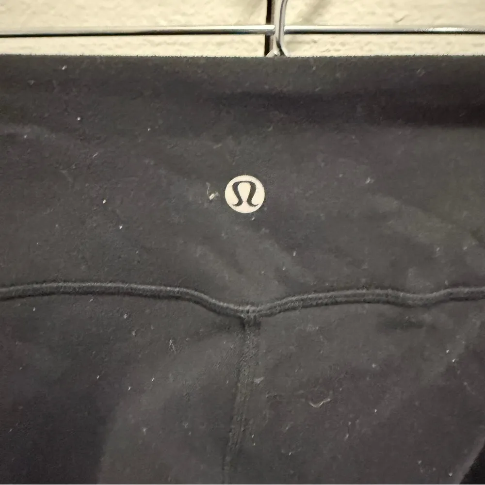 Lululemon Black Cropped Capri Leggings - Image 3