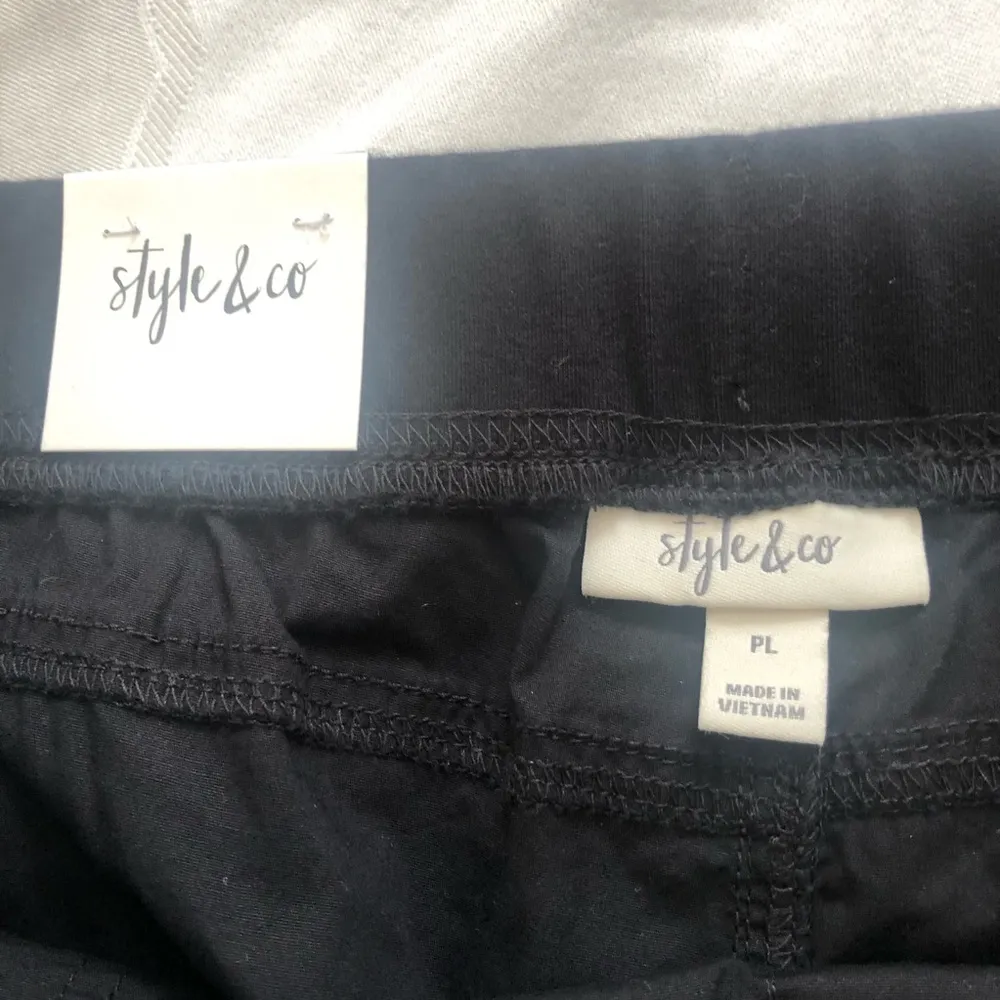 Style & Co. Black Cargo Bermuda Shorts Pl NWT - Image 4