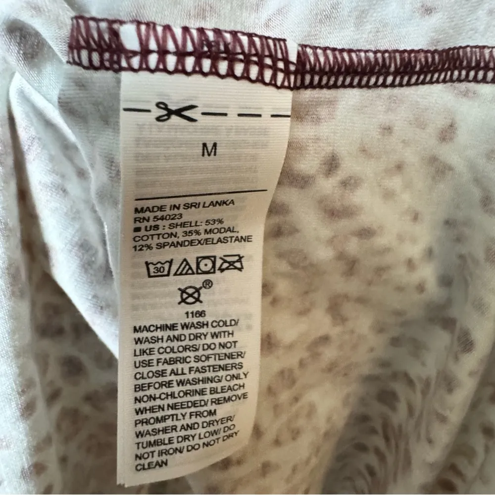 Old Navy Women's Animal Print Snap Closure All In One Bodysuit Sz M - Image 6