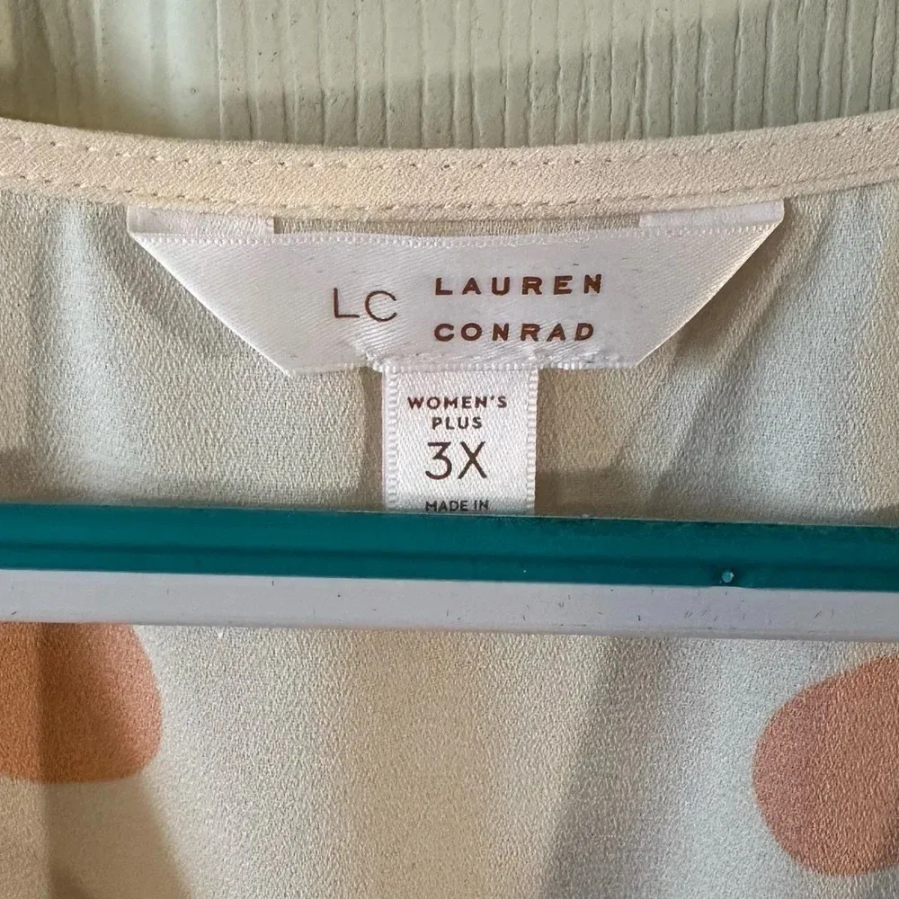 Lauren Conrad flutter sleeve midi dress. Size 3X. Light peach with large circles - Image 3
