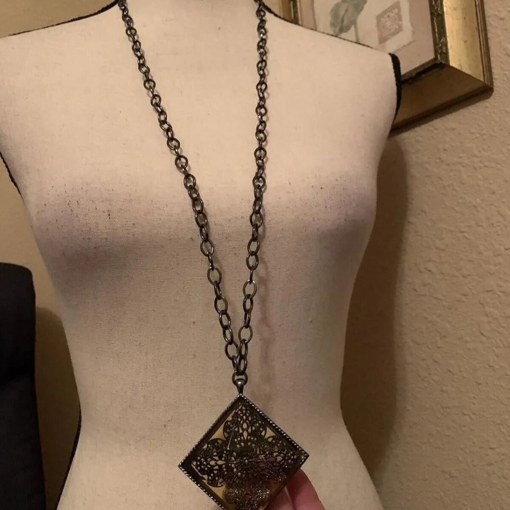 Women’s NWT Relativity long chain with pendant NWT - Image 11
