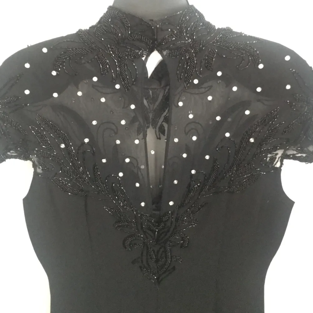 Classy Formal Floor Length Beaded Cap Sleeve Gown Size 16 - Image 3