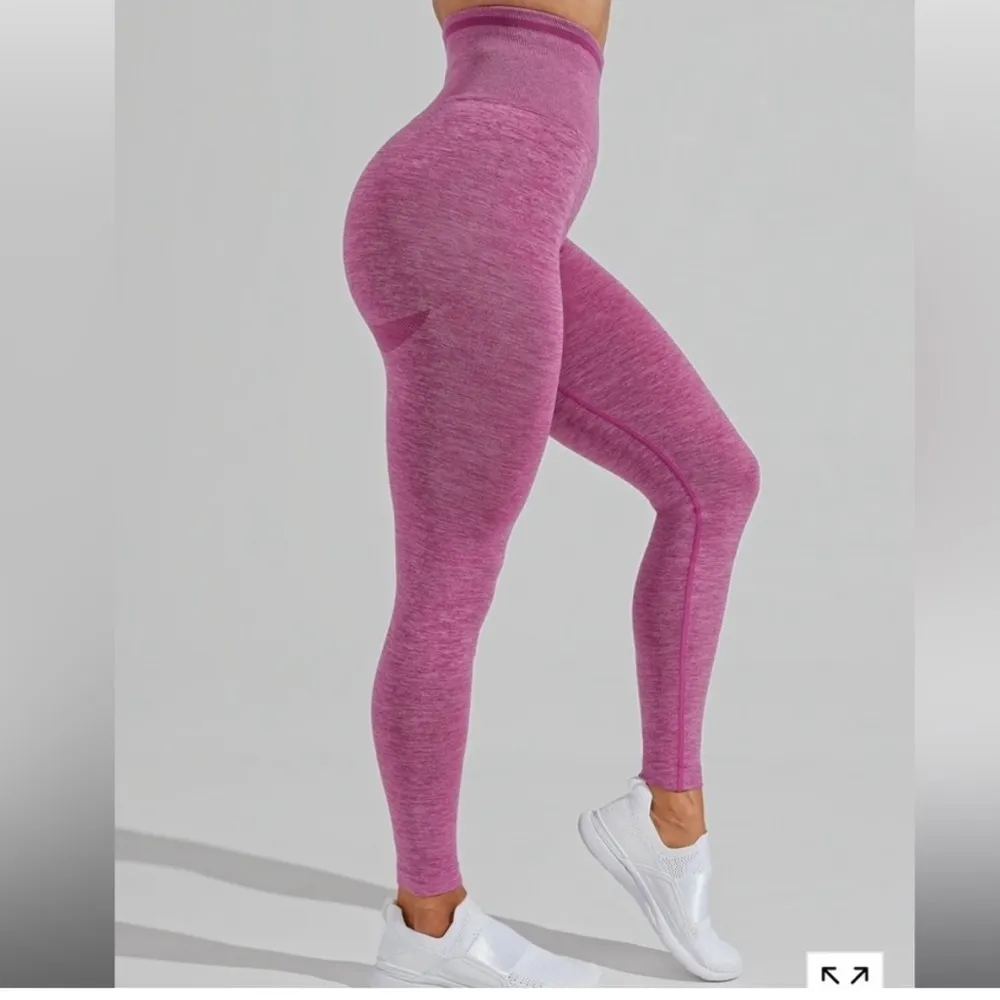 NWOT BuffBunny BBL Seamless Leggings Size Small - Image 3