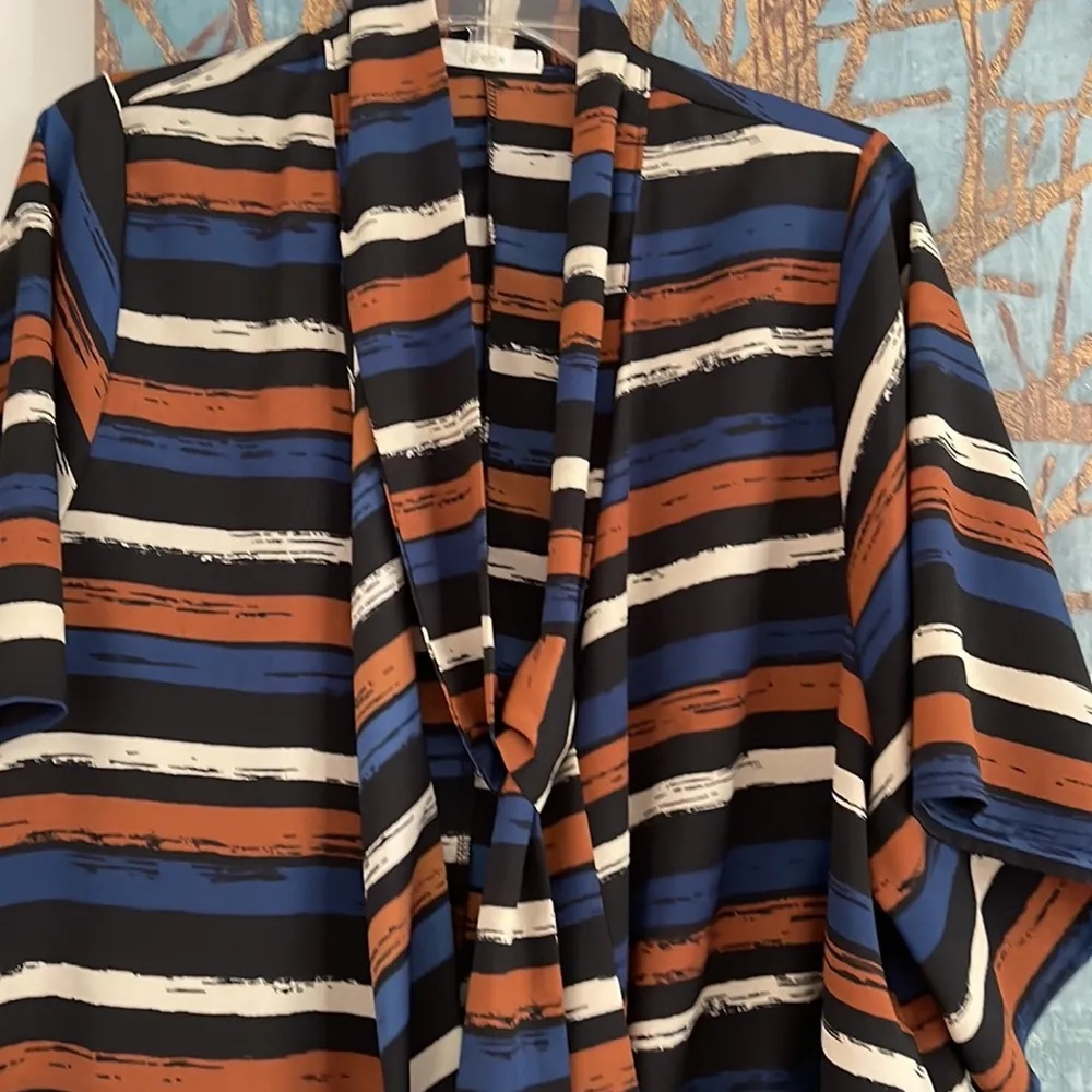 Lush Short Sleeve Satin Striped Top ties at top and bottom - Image 5