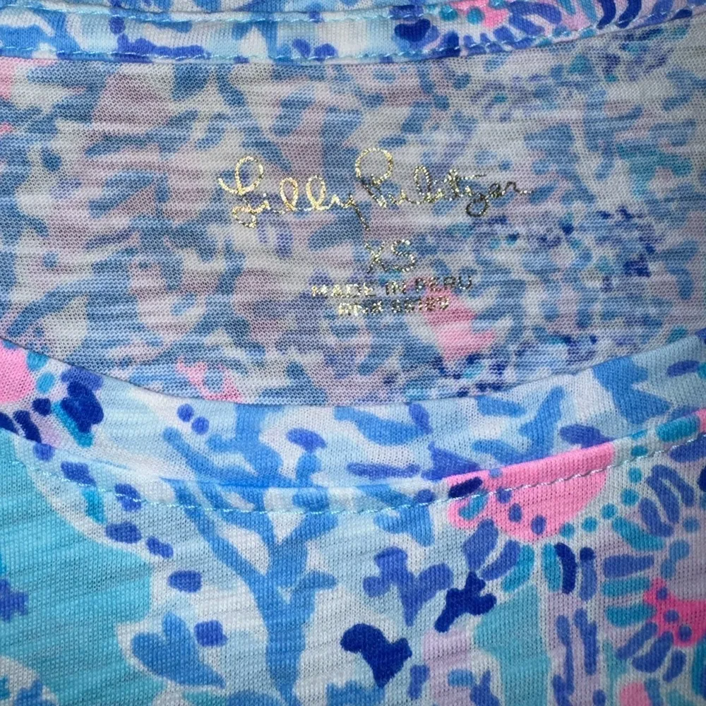 Lilly Pulitzer Etta V-Neck Top in Blue Ibiza Now You Sea Me. Size XS - Image 2