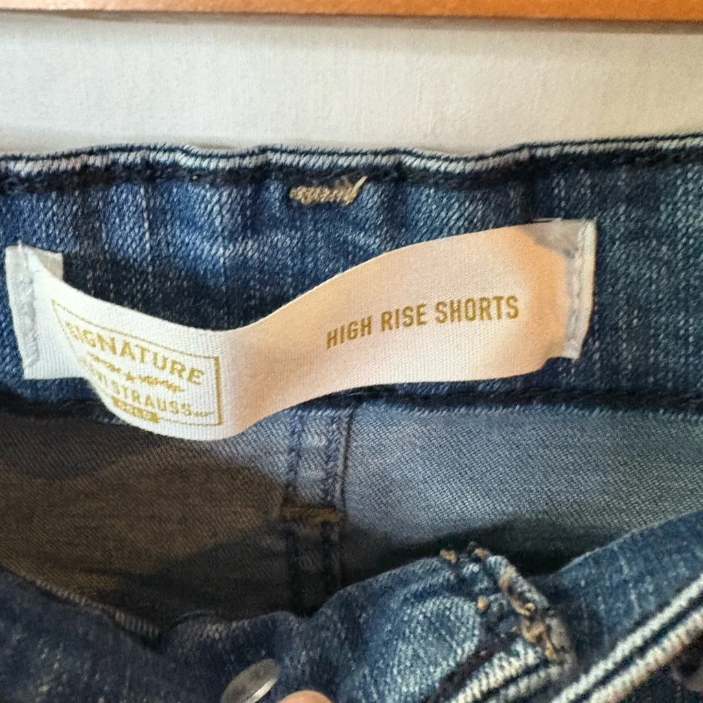 Signature by Levi Strauss Blue High Rise Shorts Size 12 - Image 2