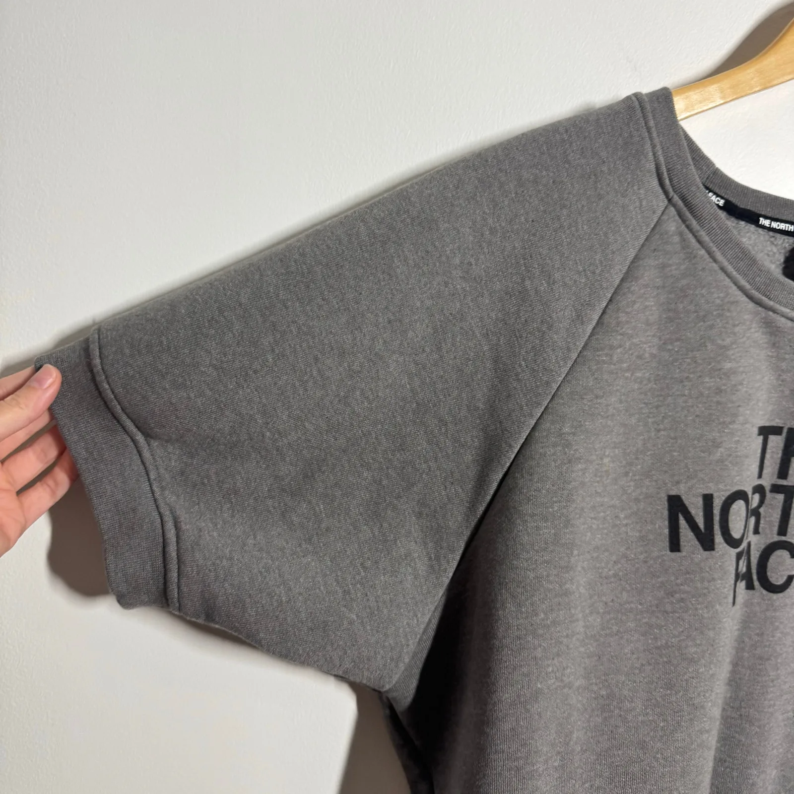 The North Face Top Women XL Gray Graphic Collection Sweatshirt Short Sleeve Gym - Image 3
