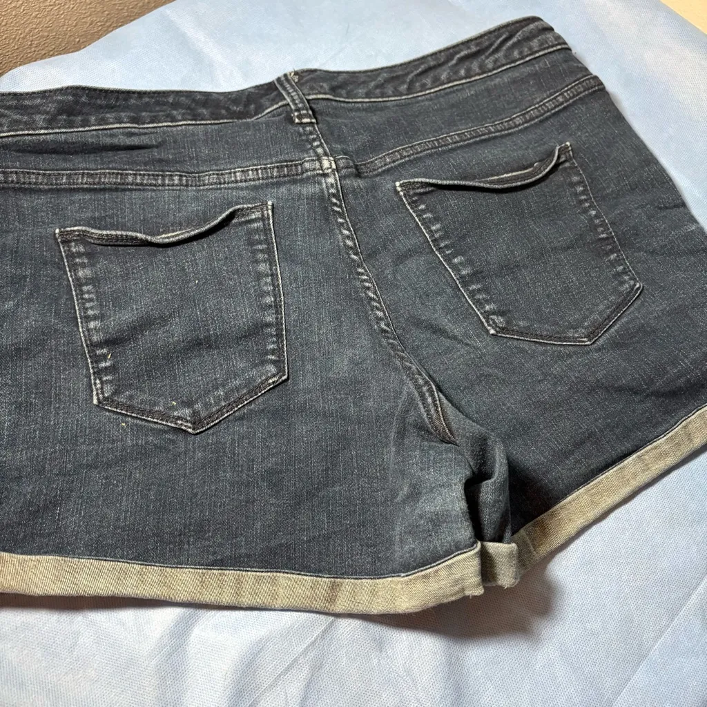 Universal Thread Women's Jean Shorts - Dark Wash - Image 9