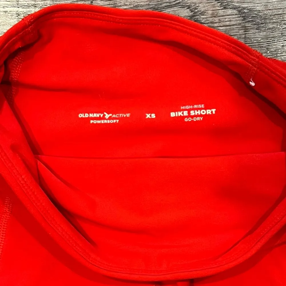 NWOT Old Navy Active Bright Red Powersoft High Rise Biker Shorts Size XS - Image 4