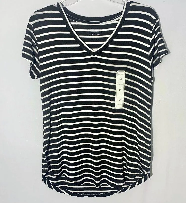 Essentials V-Neck Tee - Medium, New! - Image 4