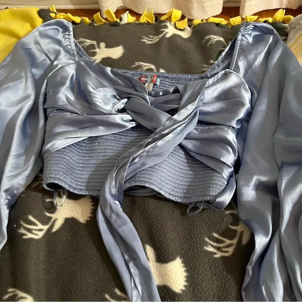 Urban outfitters periwinkle wrap blouse medium - Image 2